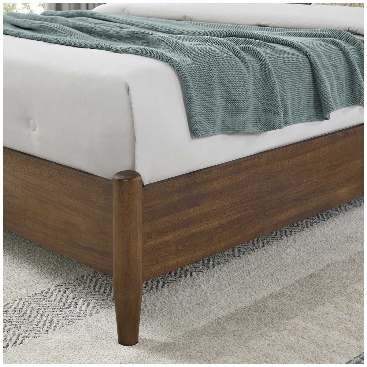 Universal Broadmoore Powell Queen Bed Saddle Brown Rubberwood M23113210 - Image 5