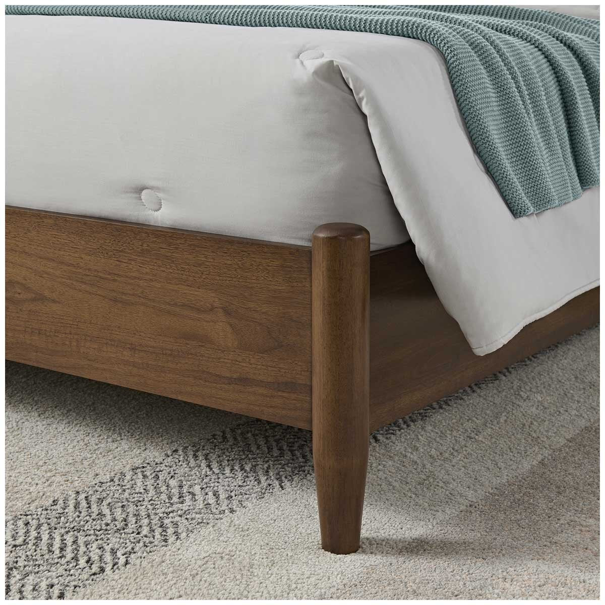 Universal Broadmoore Powell Queen Bed Saddle Brown Rubberwood M23113210 - Image 6