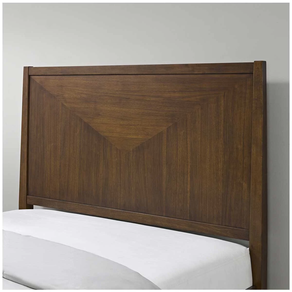 Universal Broadmoore Powell Queen Bed Saddle Brown Rubberwood M23113210 - Image 7