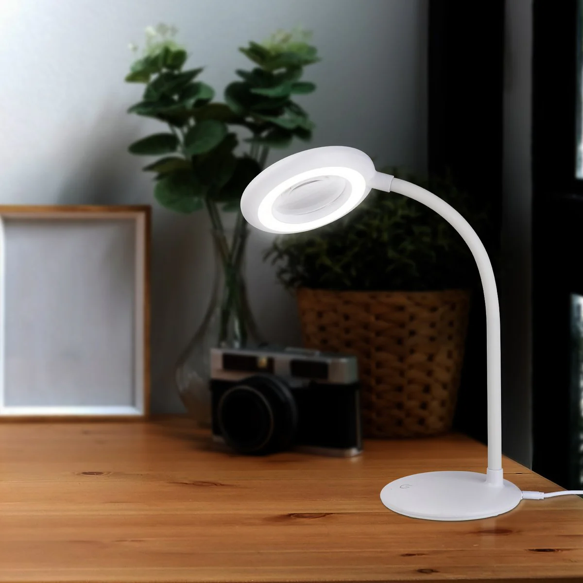 Verve Design Luka Magnifying Desk Lamp - 3x Magnification - 230 Lumens - 128mm x 215mm - Image 4